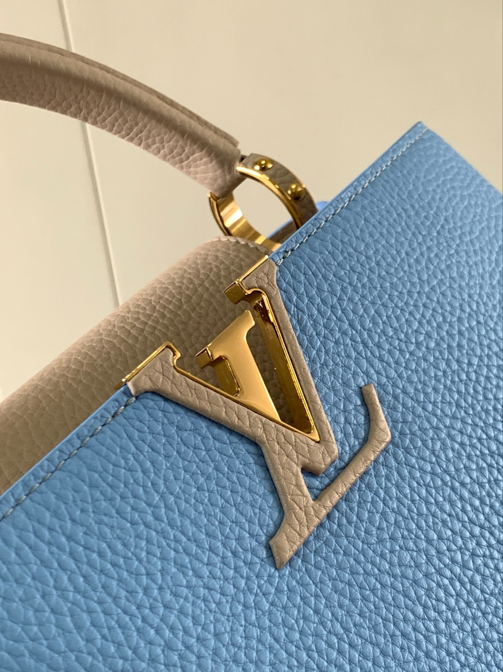 Louis Vuitton Capucines MM