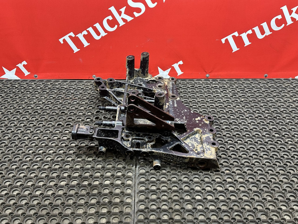 Кронштейн буксировочный левый 2023г