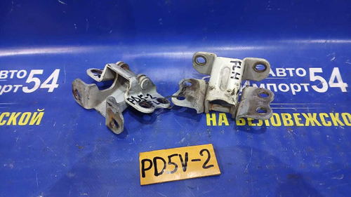 Петля двери передней левой MITSUBISHI DELICA 1998