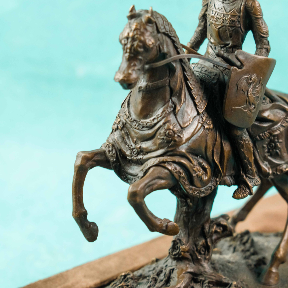 Настольная кабинетная скульптура «Конный рыцарь с копьем»