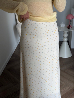 Юбка в цветочек миди сливочное масло