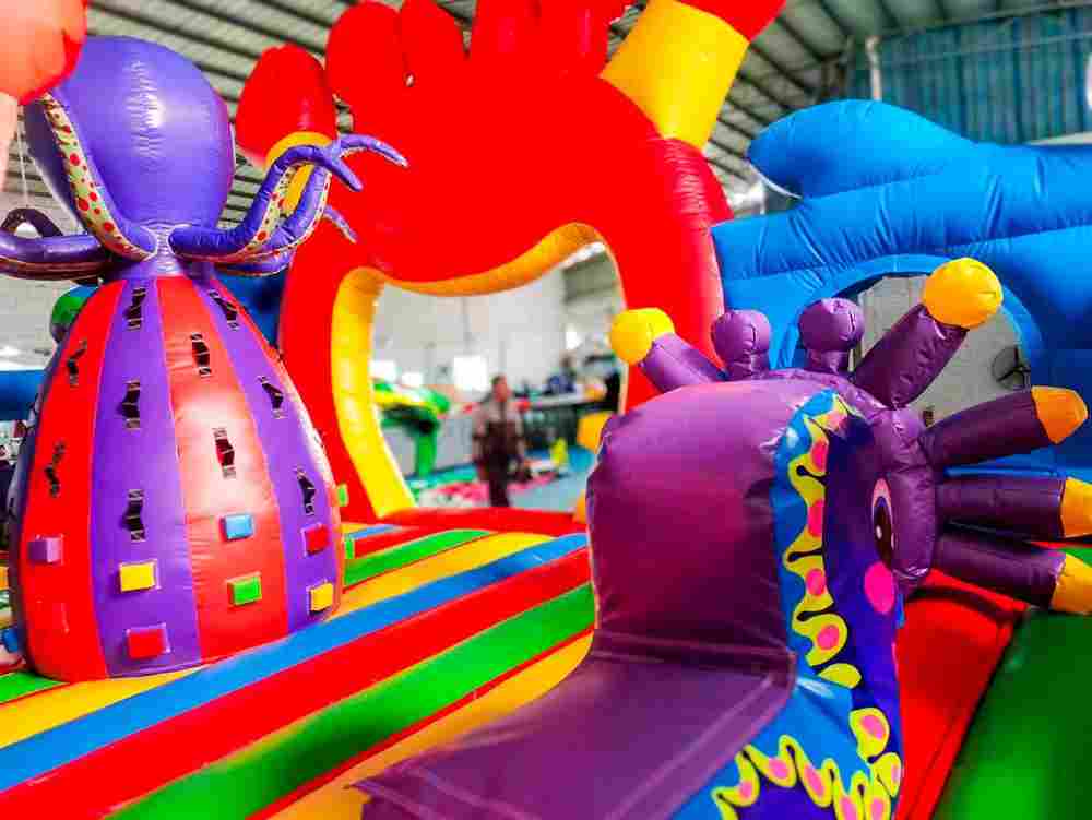 Коммерческий надувной батут «Крабиссимо» 11*9*7 м