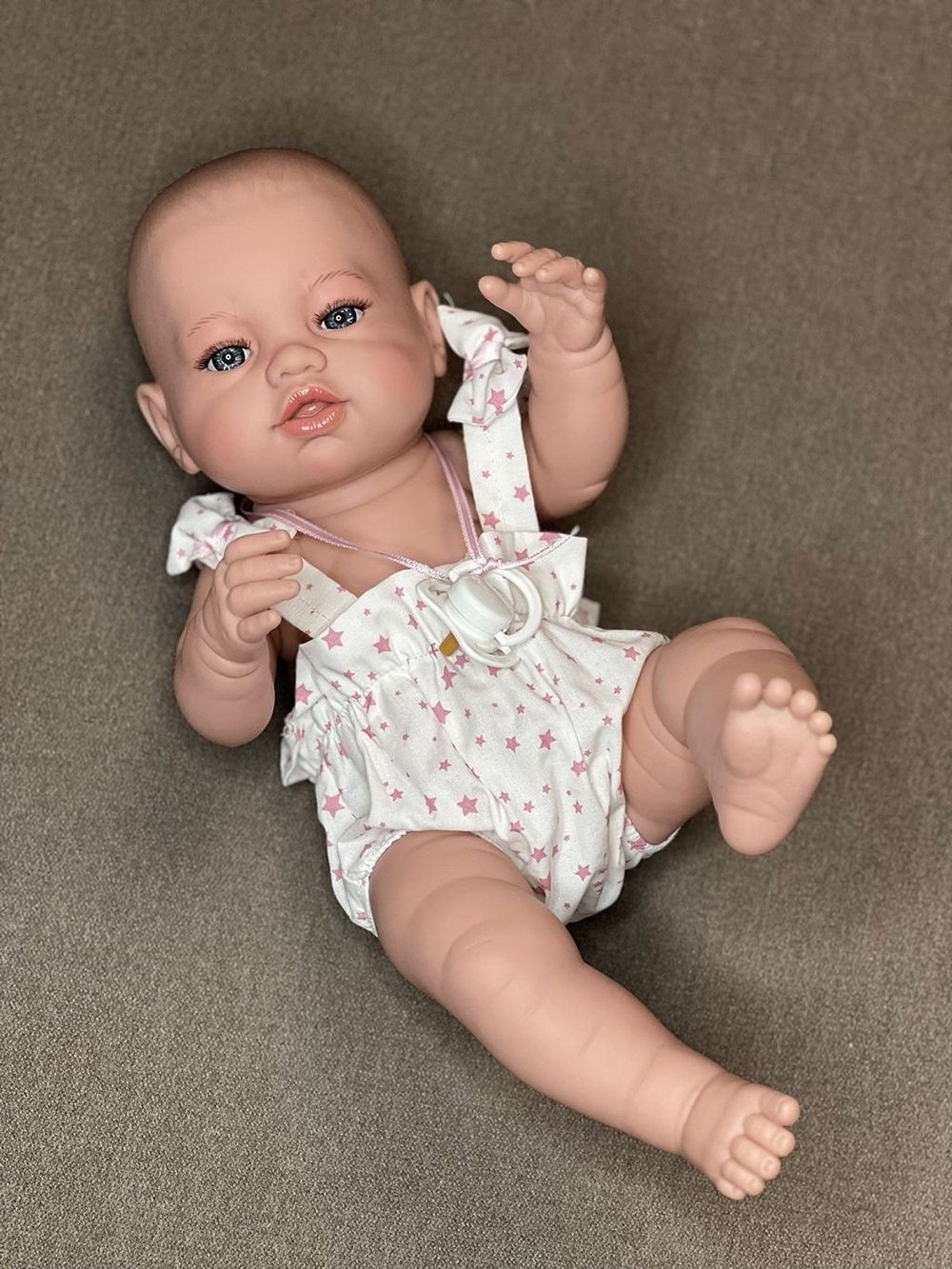 Кукла Berbesa виниловая 42см Recien Nacido с пледом (5123K)