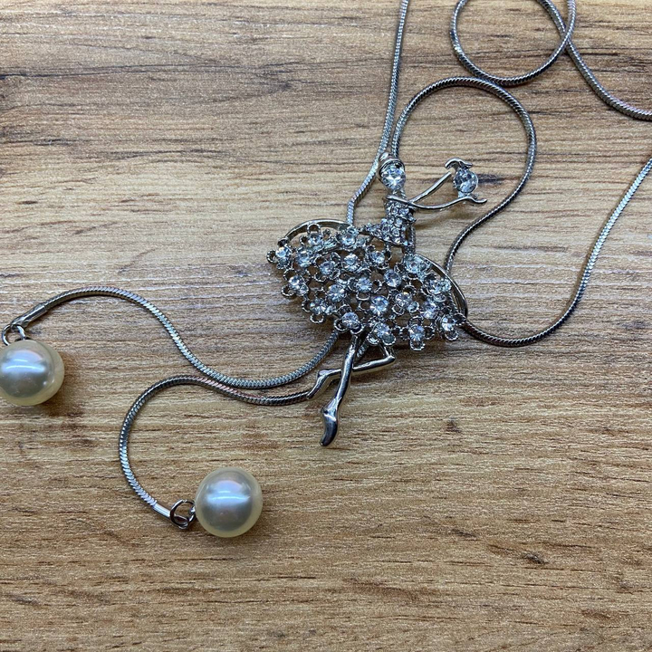 Кулон Балеринка с кристаллом в руках на цепочке платье в цветочек стразы металл серебристый