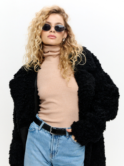 Шуба из натуральной шерсти черного цвета