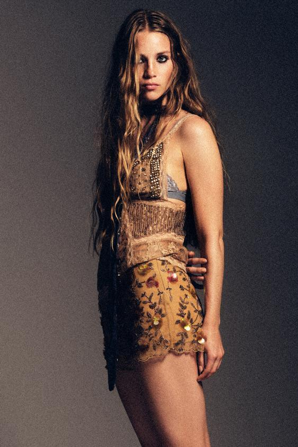 ZARA ШОРТЫ С ПАЙЕТКАМИ И БУСИНАМИ LIMITED EDITION, ЗОЛОТИСТЫЙ