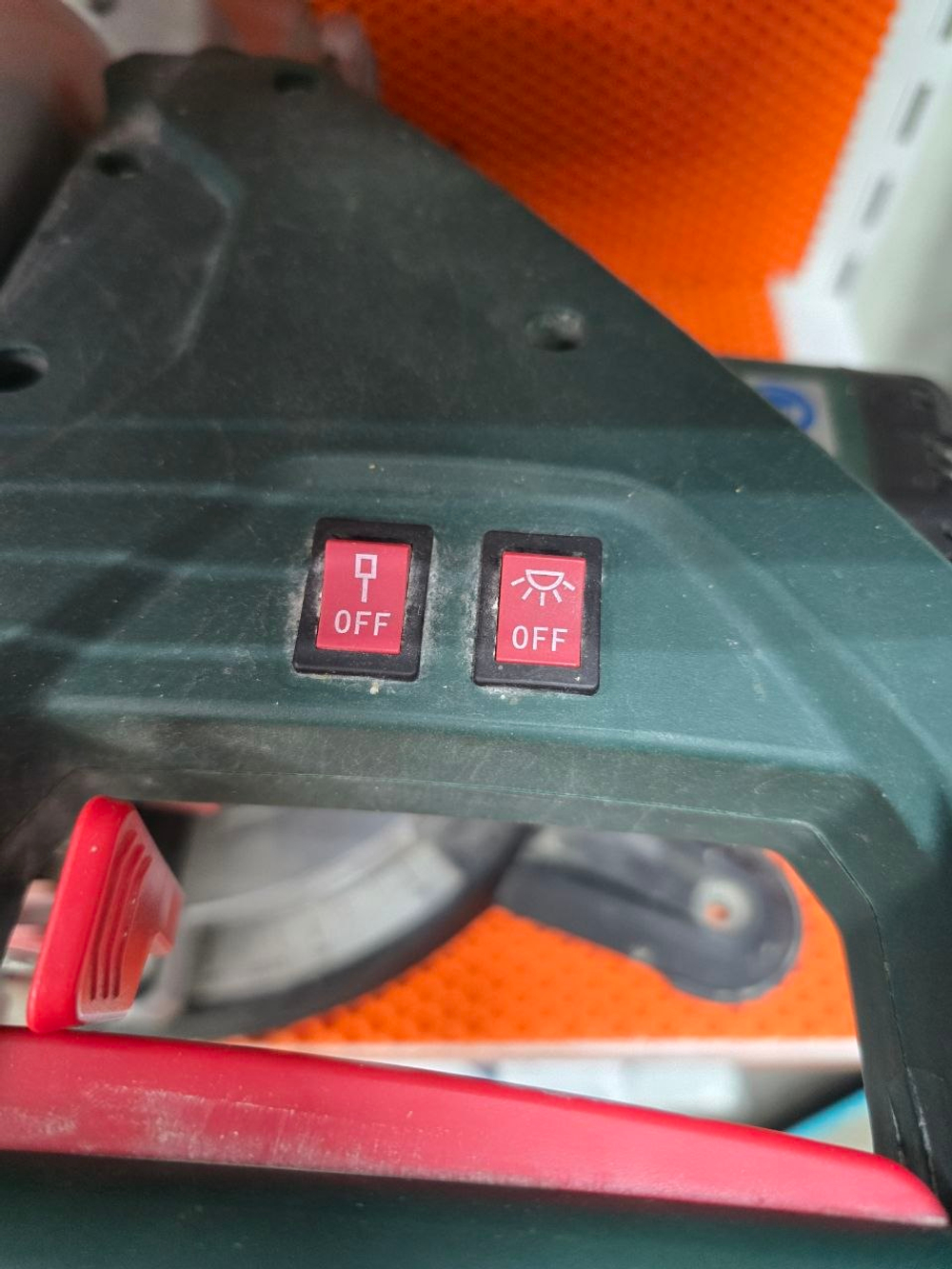 Торцовочная пила Metabo Ks 216 M Lasercut