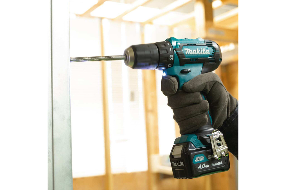 Аккумуляторная дрель-шуруповерт Makita DF333DWME
