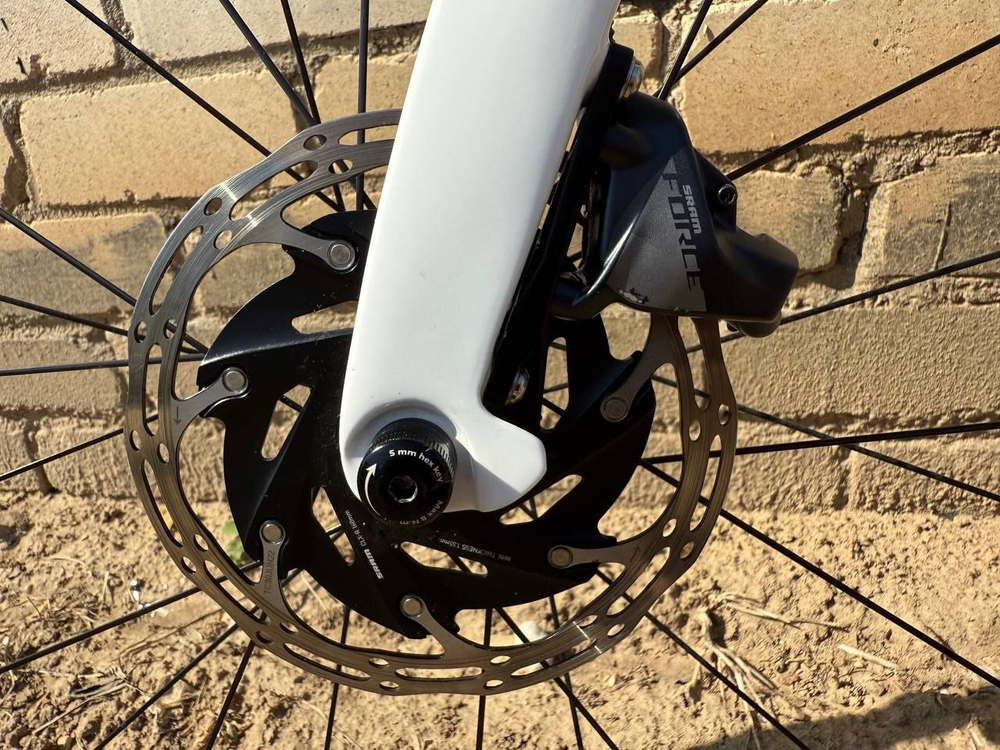 Велосипед шоссейный купить выгодно Pinarello Prince Carbon M