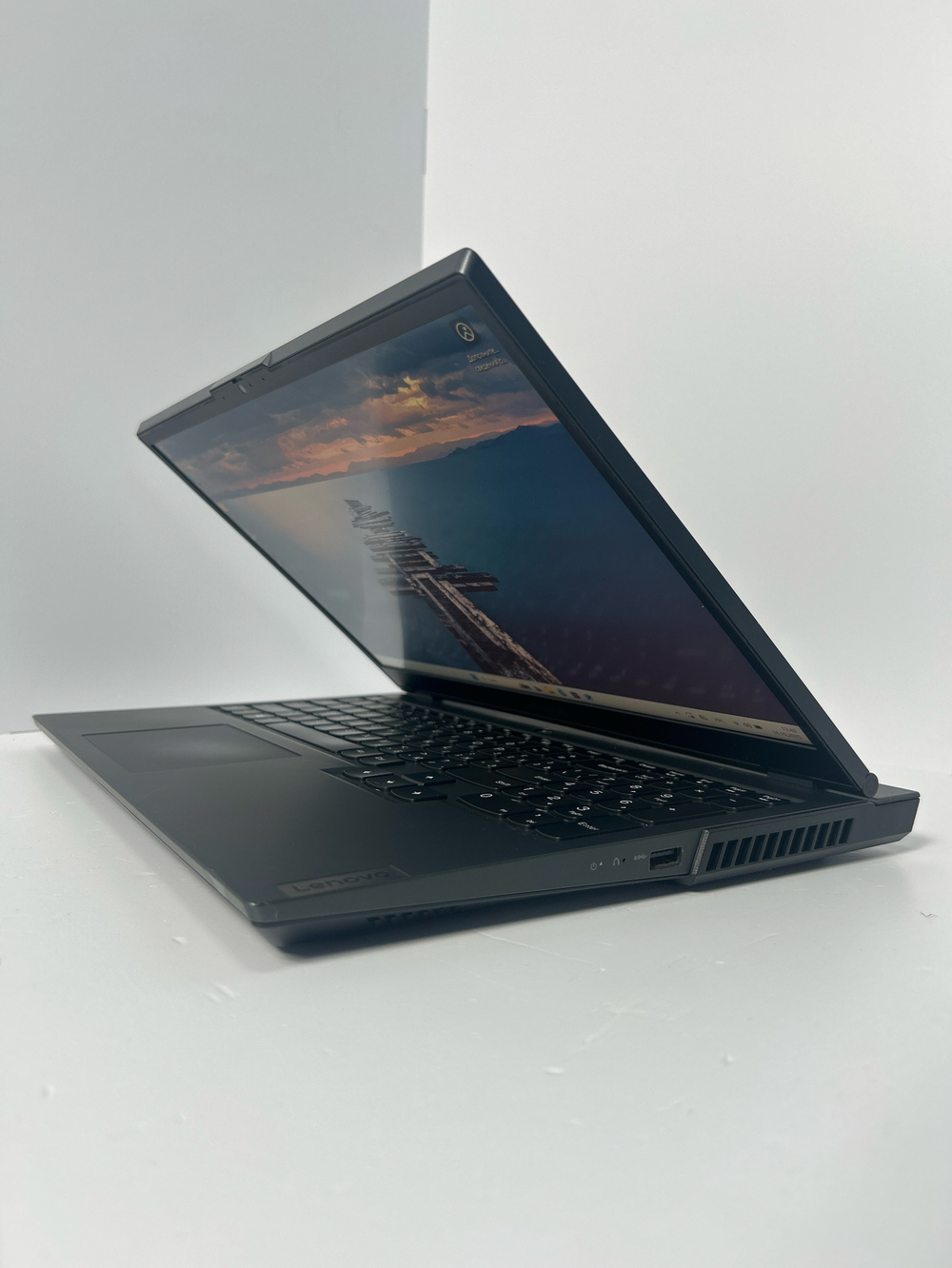 Ноутбук Lenovo Legion 5-15ARH05H (82B1000SRK) 15.6 "/ AMD Ryzen 5 4600H/RAM 16 GB/SSD 512 GB/RTX2060 6G/1920х1080/IPS 144Hz/DOS/Подсветка кл-ры:LED/черный. Состояние: C1