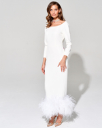 Платье-футляр из итальянского крепа с премиальными перьями страуса