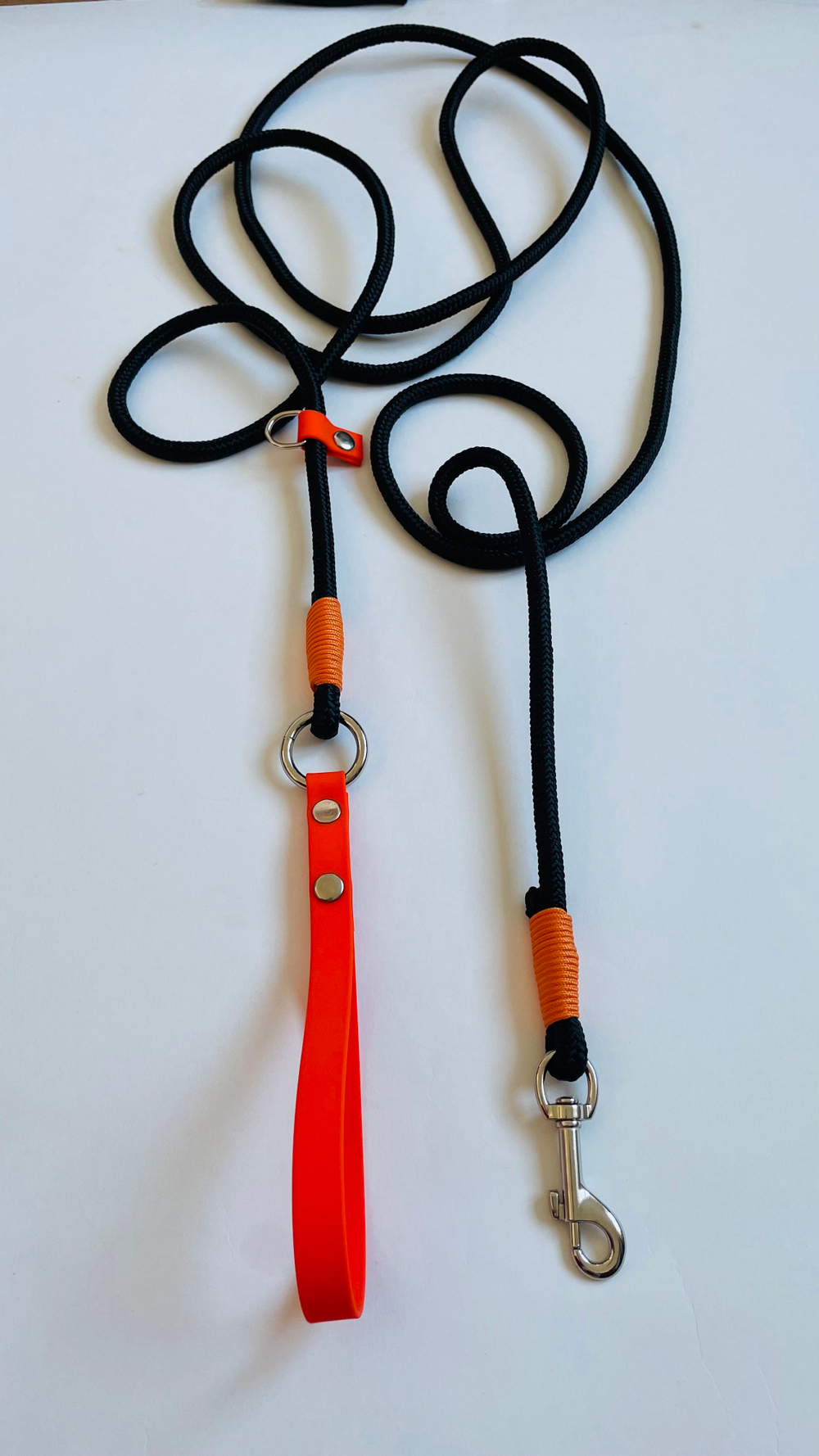 Поводок веревка с ручкой Биотан , 7 мм , 3 м , черный с оранжевым .