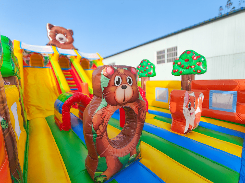 Коммерческий надувной батут «В погоне за мишкой», 12х6х6