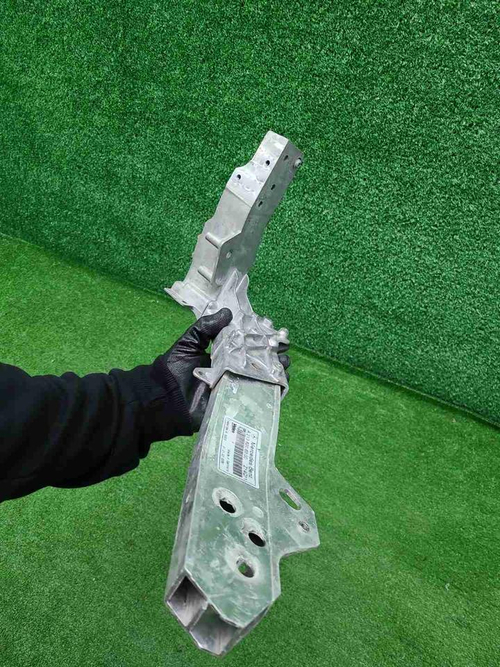 Кронштейн передней панели Mercedes GLC X253 15-22