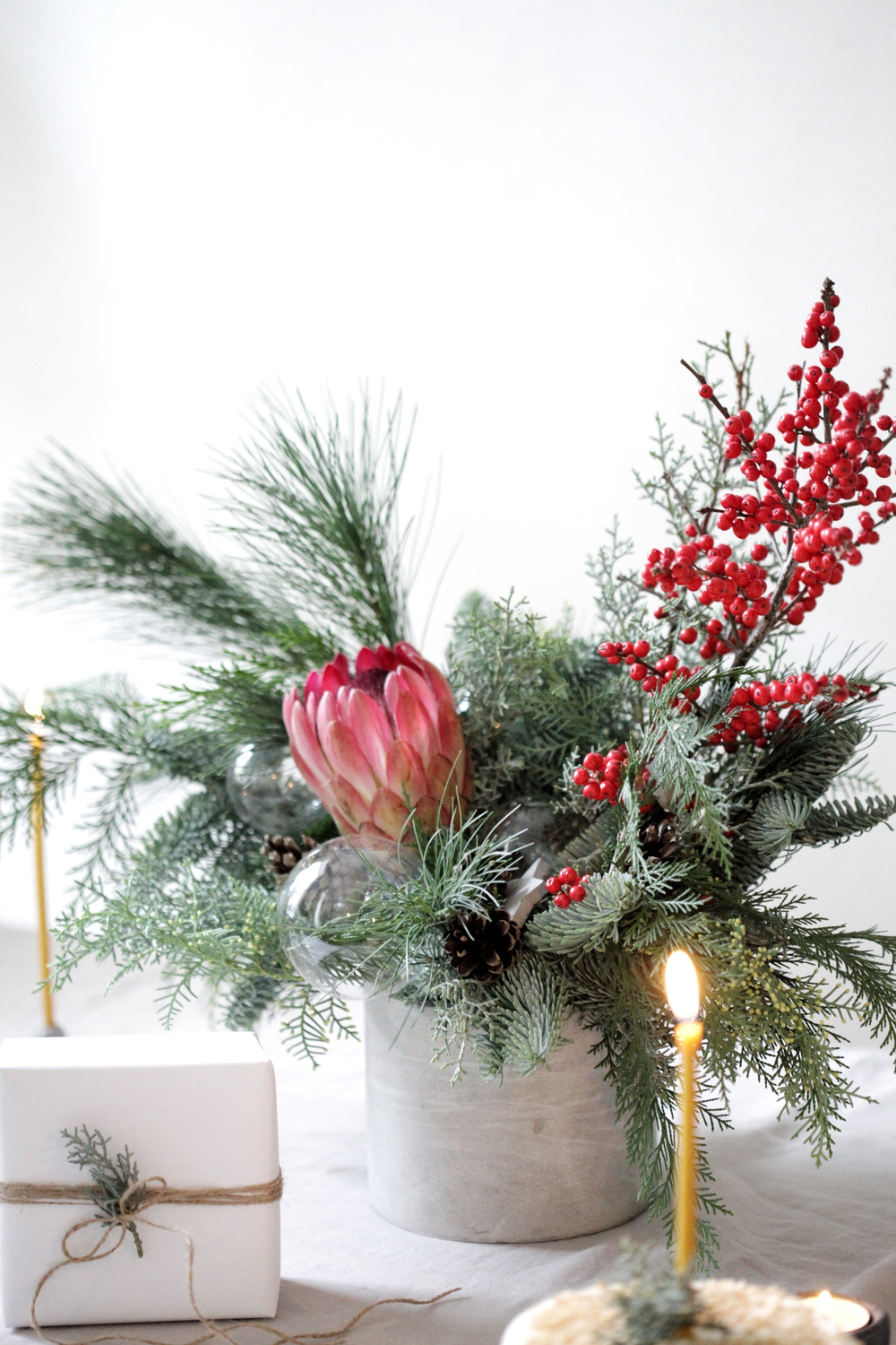 Новогодняя композиция в бетонном кашпо № 3