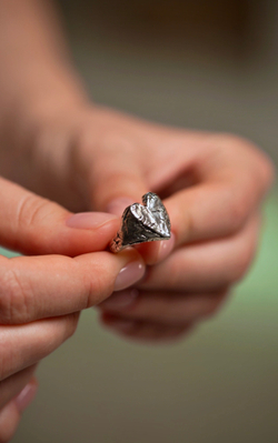Кольцо-печатка "Каменное сердце"