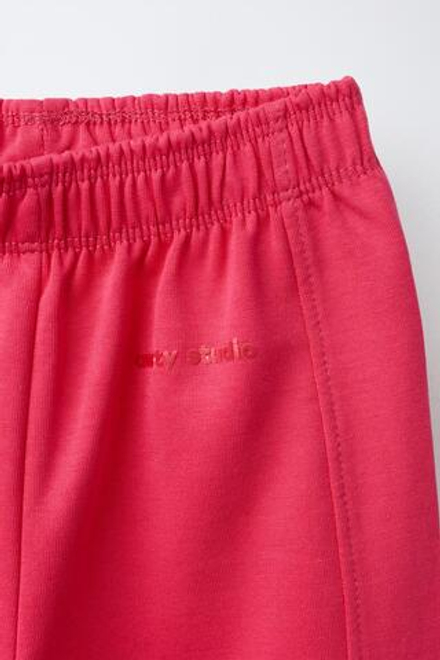 ZARA БРЮКИ WIDE LEG ИЗ ТКАНИ ИНТЕРЛОК С РЕЛЬЕФНОЙ НАДПИСЬЮ, КЛУБНИЧНЫЙ