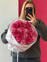 предзаказ - сборный букет из роз Кантри и диантусов в лимитированной упаковке размер M