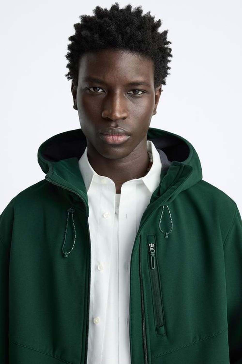 ZARA КУРТКА ИЗ ВЫСОКОТЕХНОЛОГИЧНОЙ ТКАНИ С КАПЮШОНОМ, ЗЕЛЕНЫЙ