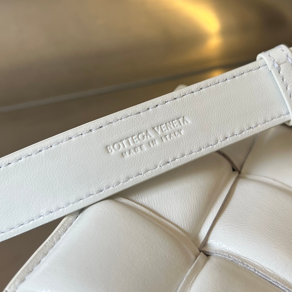 Bottega Veneta Mini Cassette 18 cm