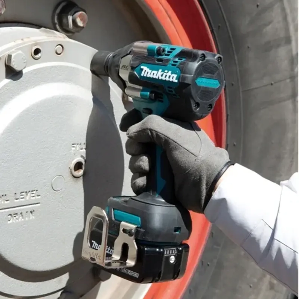 Makita DTW700Z гайковерт аккумуляторный ударный (без АКБ и ЗУ)