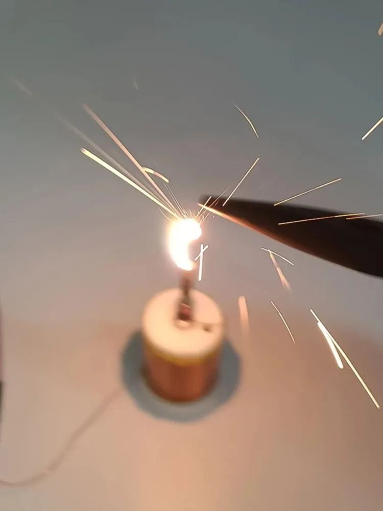 Набор для самостоятельной сборки и пайки (конструктор) &quot;&quot;Катушка Тесла - электронная плазменная свеч