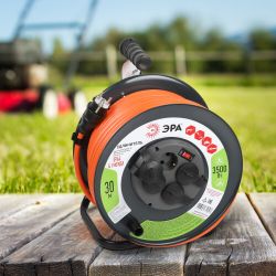 Удлинитель силовой ЭРА RMx-4es-3x2.5-30m-IP44 на металлической катушке с заземлением и выключателем 4 розетки 30м ПВС