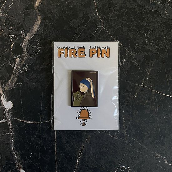 Значок металлический на одежду/Пин. Девушка с жемчужной сережкой