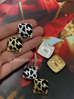 Пуговицы квадратные леопардовые матовое золото с черной эмалью