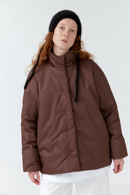Зимняя куртка со съемным капюшоном шоколадного цвета