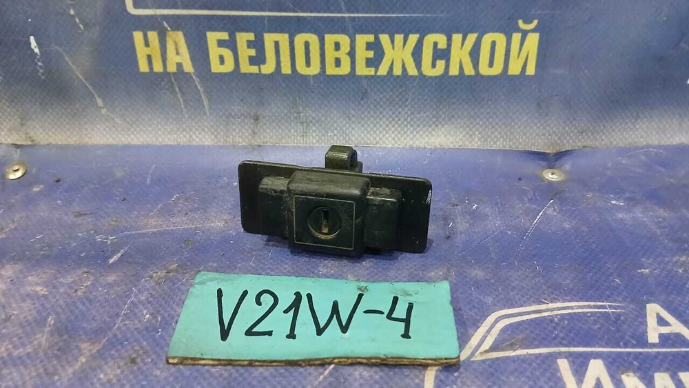 Бардачок пассажирский MITSUBISHI PAJERO 1998