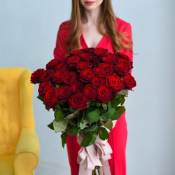 Букет 35 красных роз Red Naomi