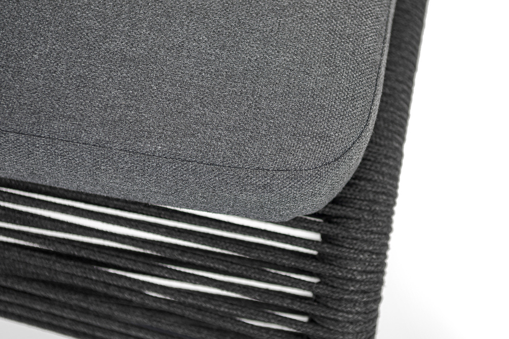 "Ането" стул барный плетеный из роупа, каркас алюминий темно-серый (RAL7024) муар, роуп темно-серый круглый, ткань темно-серая 027