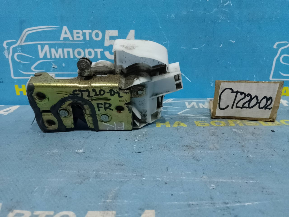 Замок двери передней правой TOYOTA AVENSIS 1999