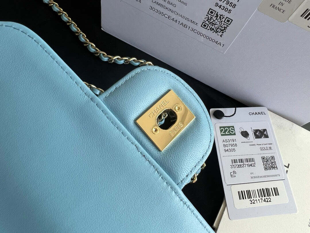 Chanel Heart Bag 18 cm