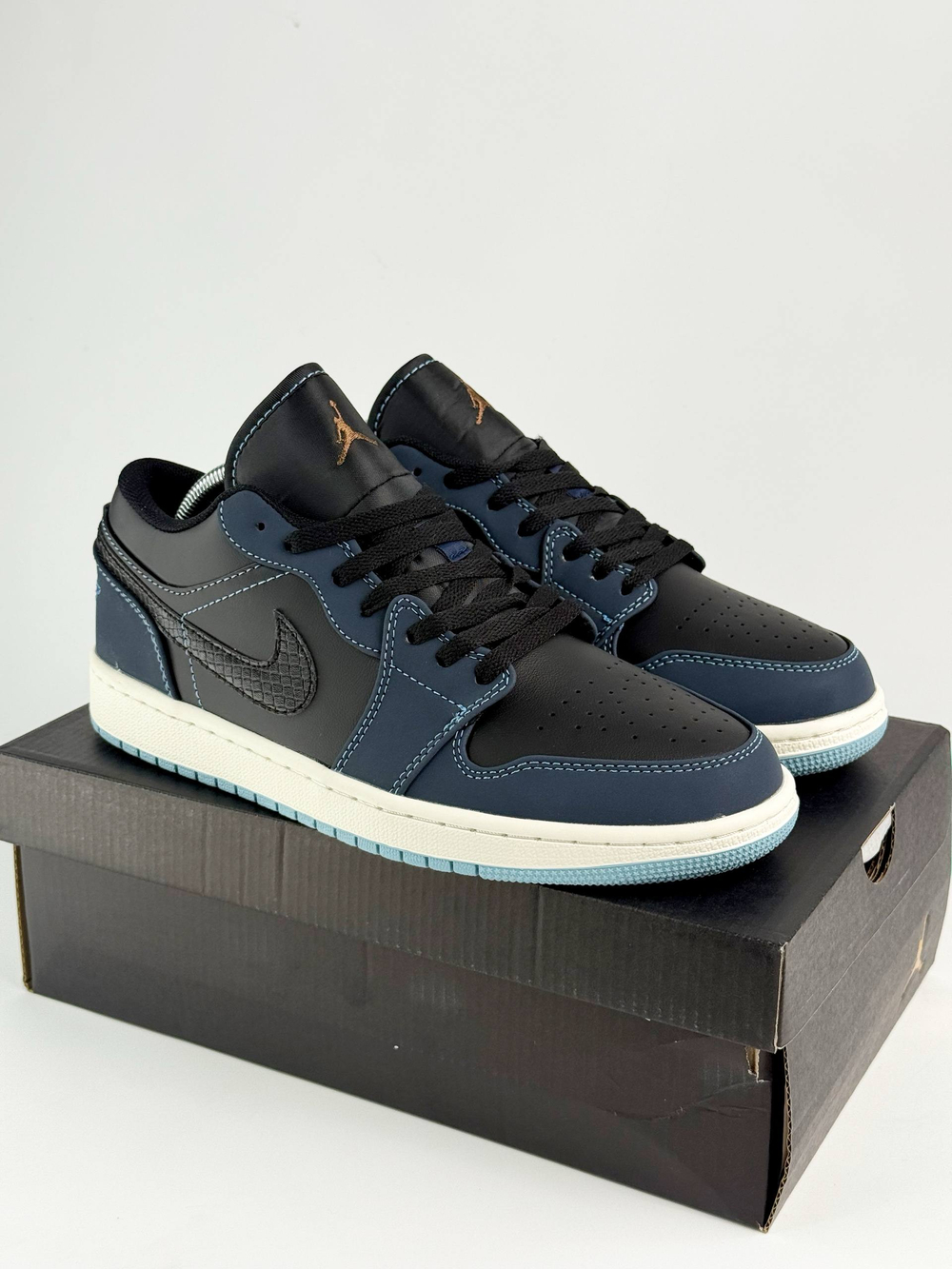 Кроссовки Nike Air Jordan 1 Low SE #B108 (син.)