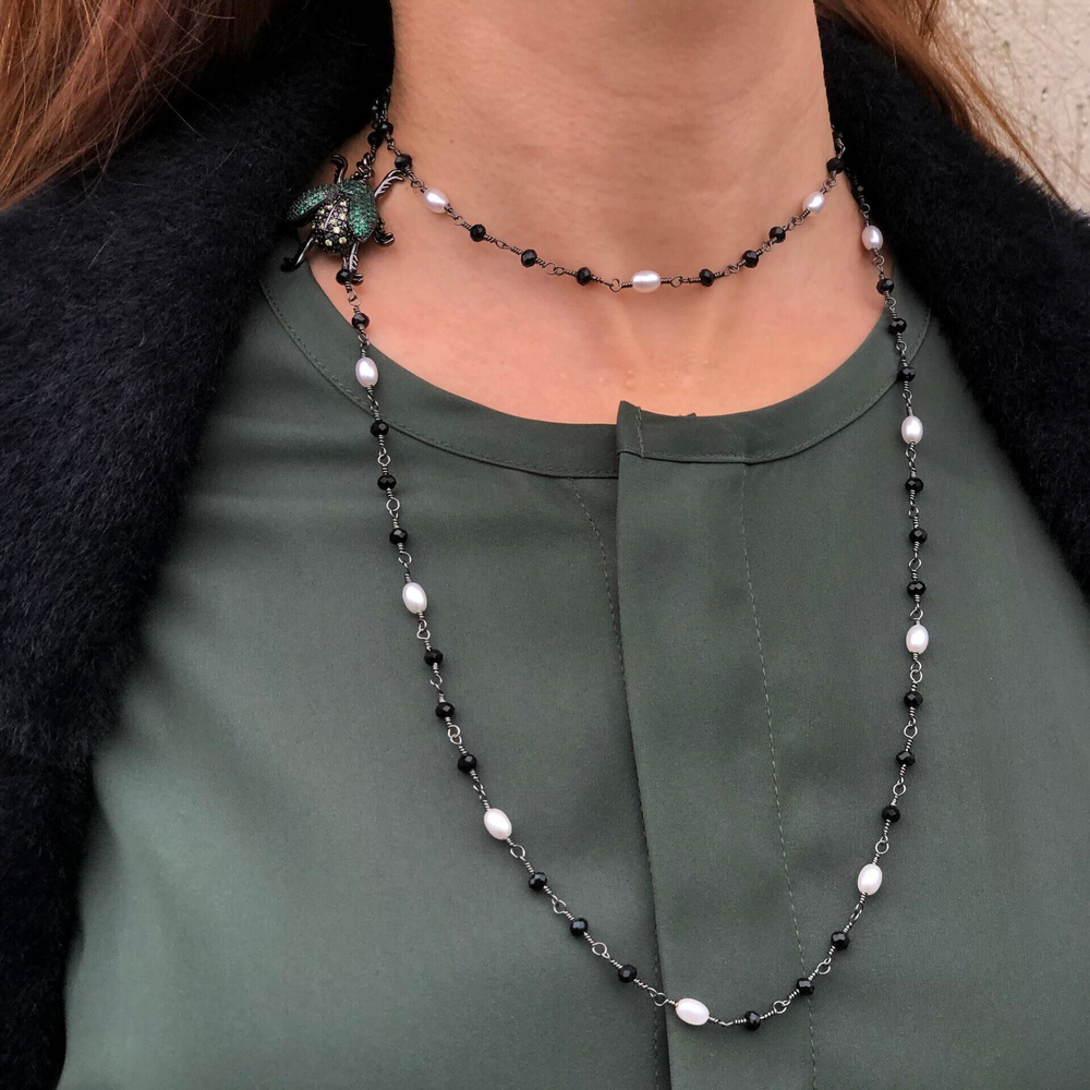 Кулон муха на тонкой черной длинной цепочке с жемчугом, Италия