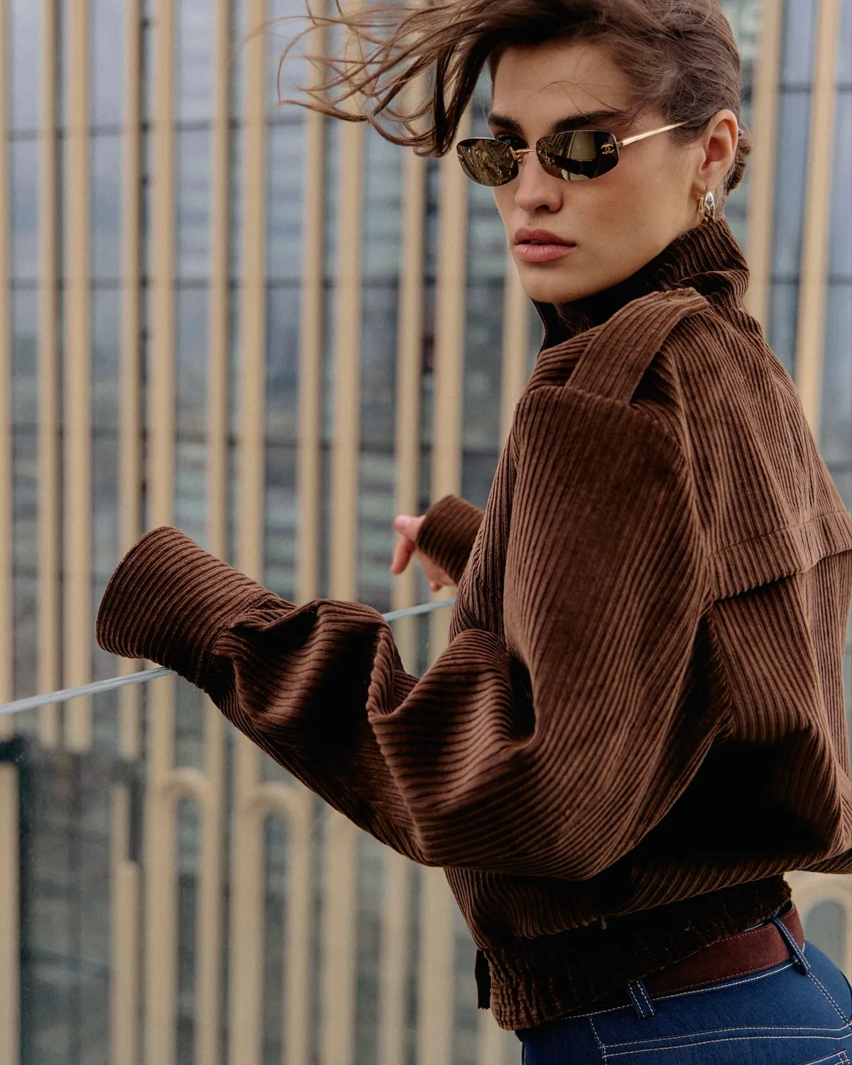 Бомбер из вельвета шоколадный