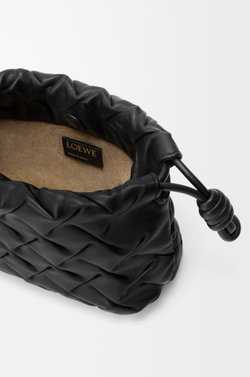 Loewe Сумка-мини Flamenco из жатой телячьей кожи наппа, черный