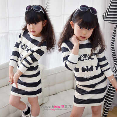 Костюм из свитшота и юбки в полоску с принтом Минни Маус