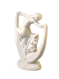 Статуэтка (вазочка) "Девушка вазочка"