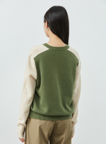 Бесшовный шерстяной свитер с v-образным вырезом