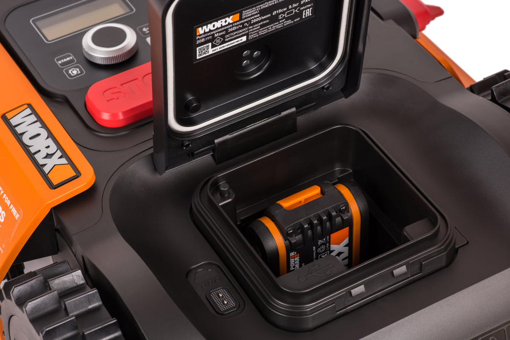 Роботизированная газонокосилка WORX WR165E Landroid M500 Plus