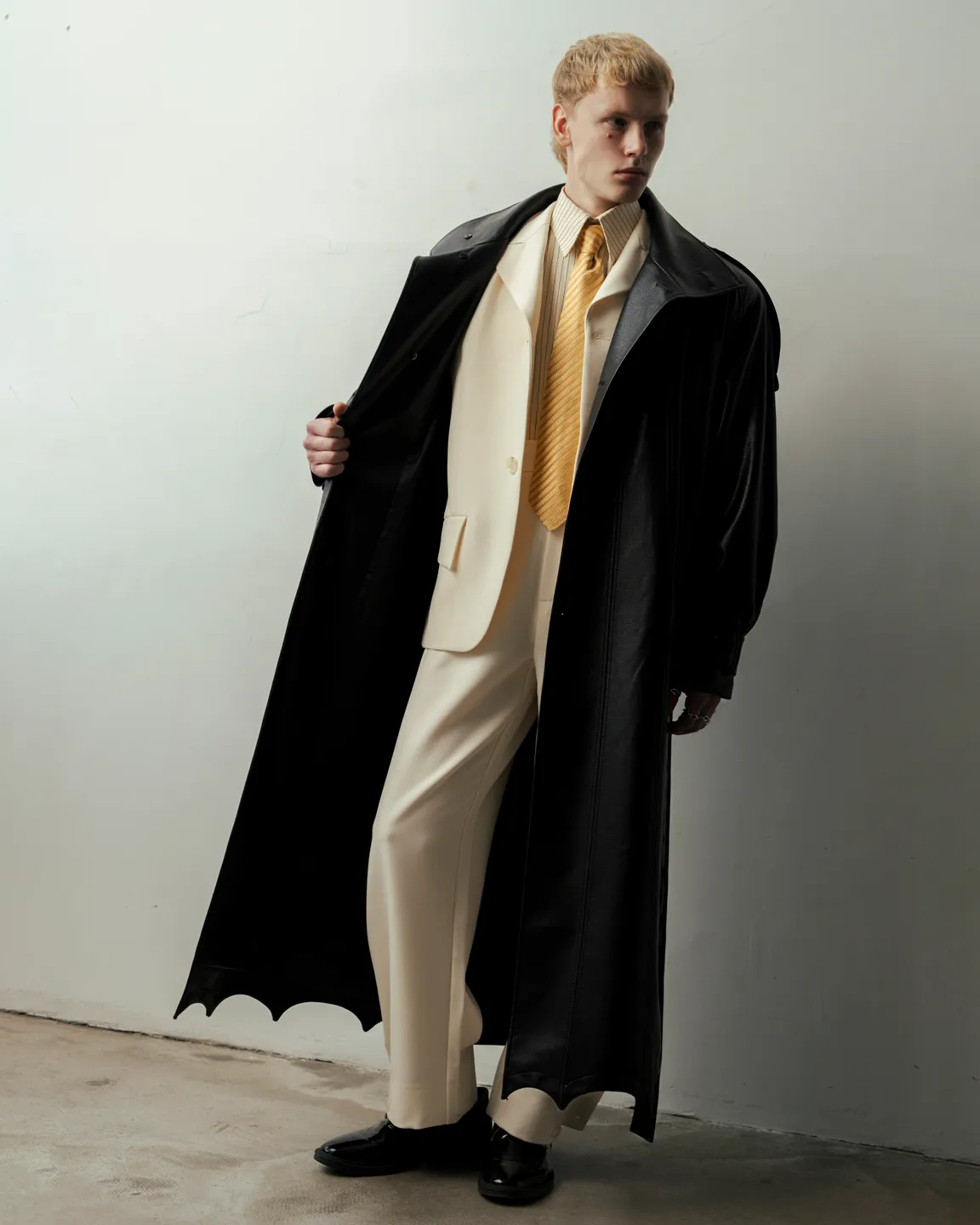 Черный тренч 