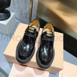 Женские лоферы Miu Miu из лакированной кожи в черном цвете