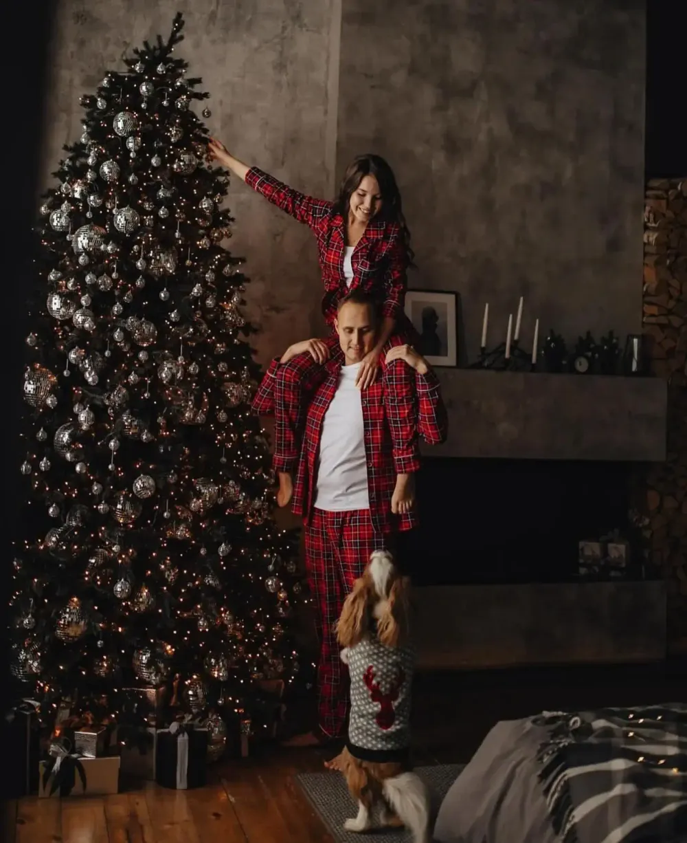 Искусственная черная елка «Торжественная» (Литая хвоя) от 1,8 м до 4 м