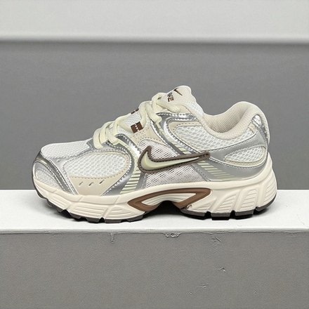 Nike V5 RNR • White Brown