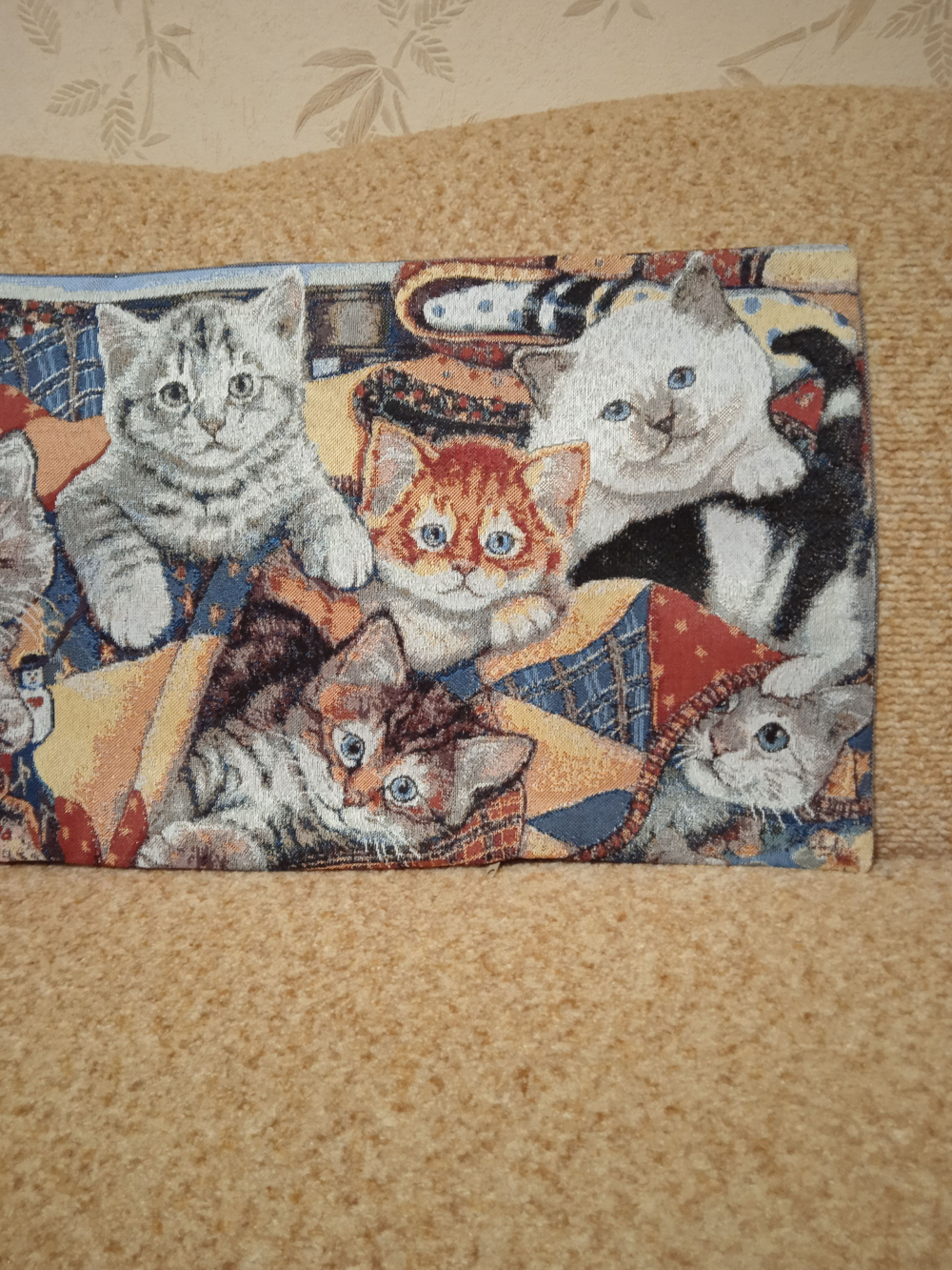 Декоративный гобеленовый чехол Котята 34х87