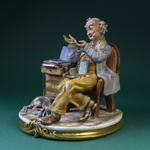 Фарфоровая мануфактура Capodimonte «Коллекционер монет (нумизмат)»