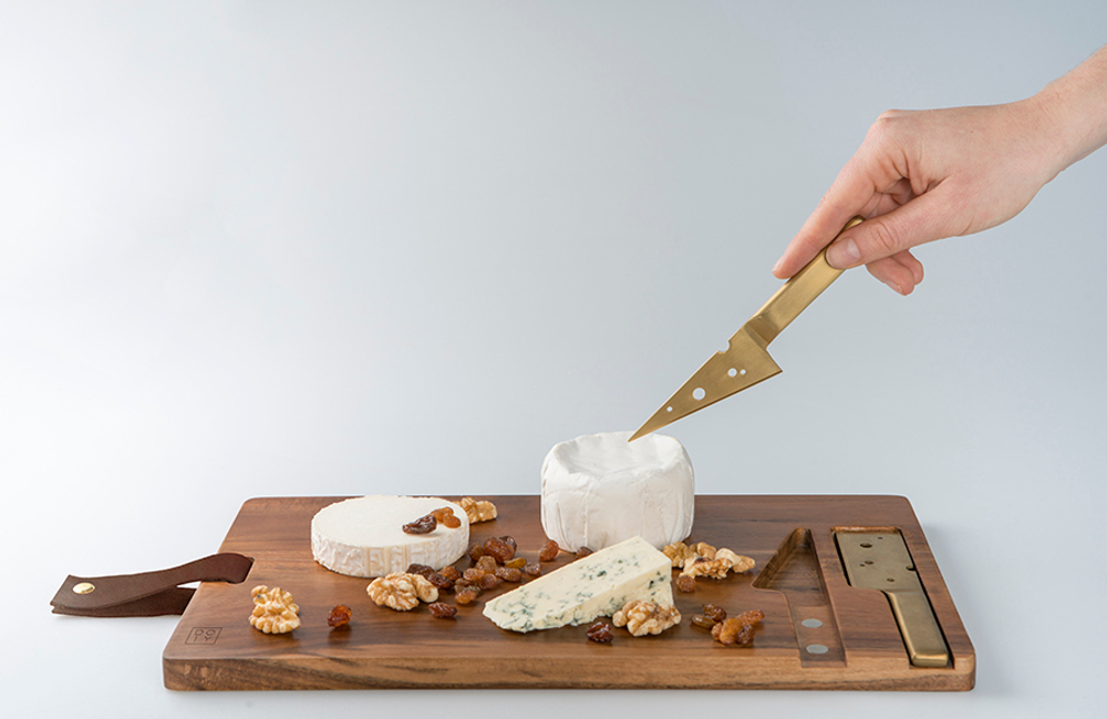 Доска и 2 ножа для нарезки сыра  Cheeseporn